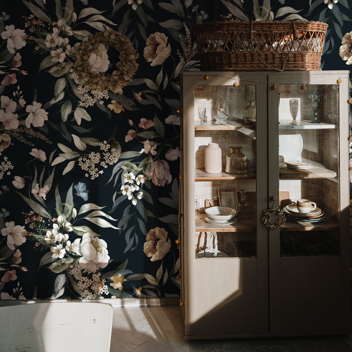 Serene Noir Floral Wallpaper