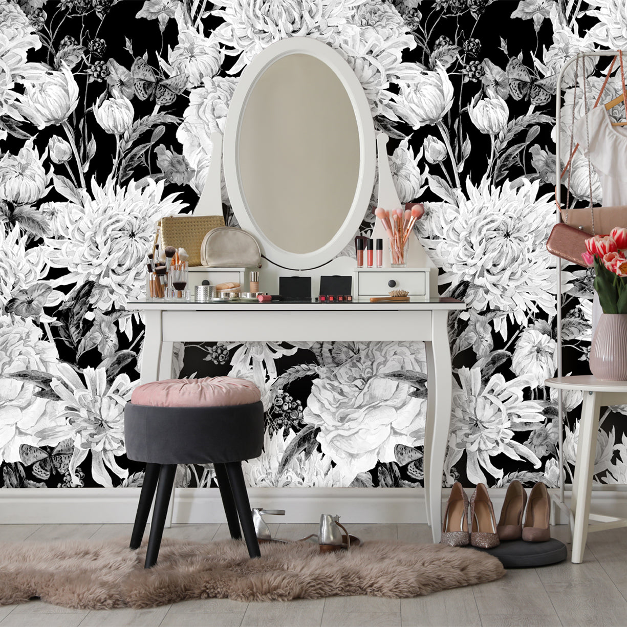 White Watercolor Flowers on Black Wallpaper